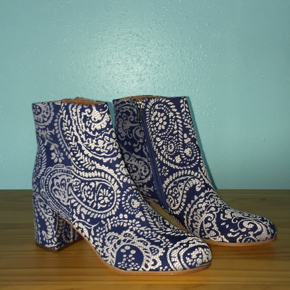 Indigo Rd Shoes - ❤️NEW❤️INDIGO RD. Crusona Paisley Booties ~ 10